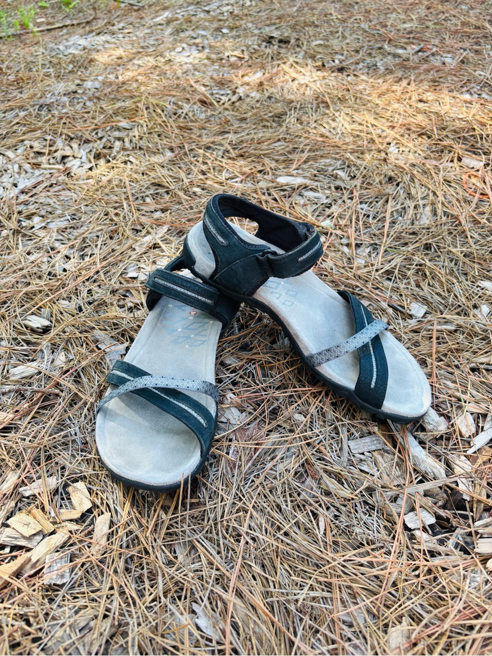 Merrell Terran Cross 11 Cross Black and Silver Strappy Comfort Sandals size 8